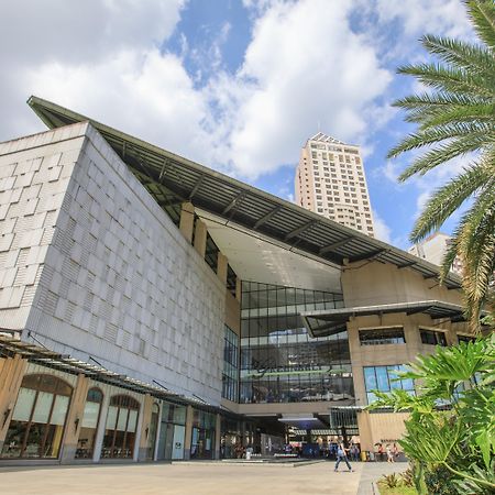 Holiday Inn & Suites Makati By Ihg Makati City Екстериор снимка Rockwell Center