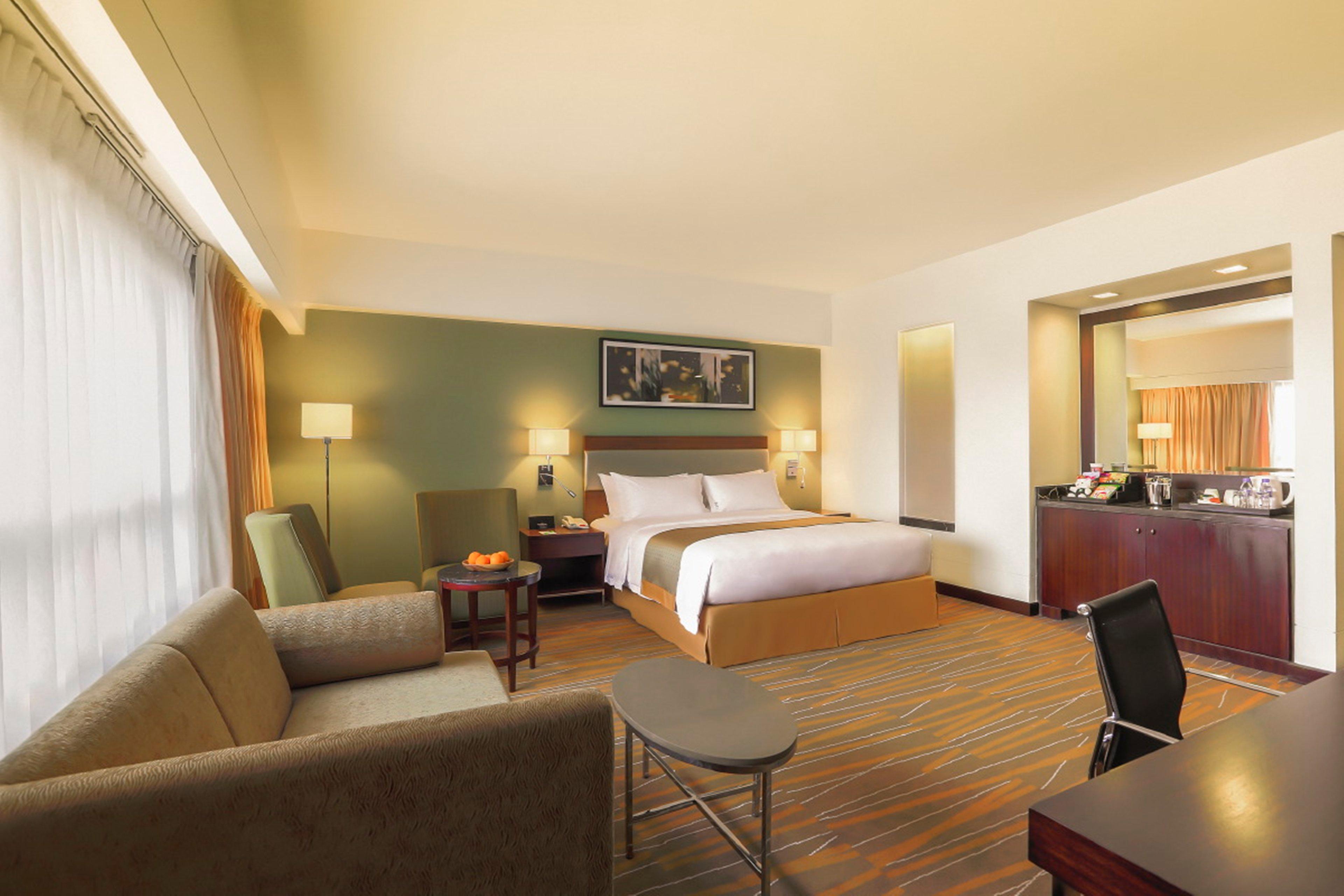 Holiday Inn & Suites Makati By Ihg Makati City Екстериор снимка Suite
