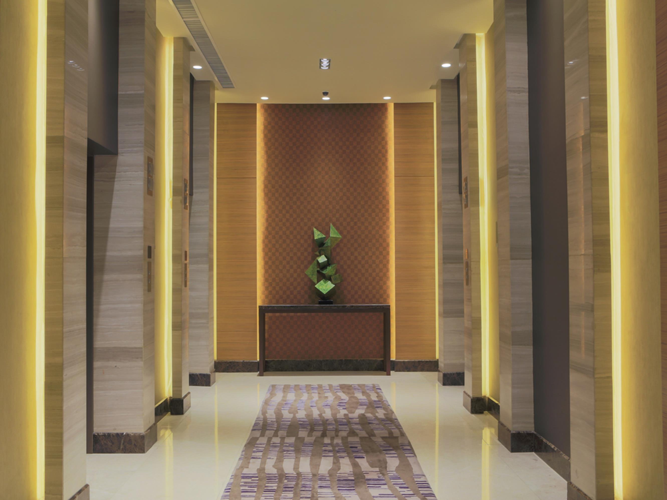 Holiday Inn & Suites Makati By Ihg Makati City Екстериор снимка The interior of the hotel