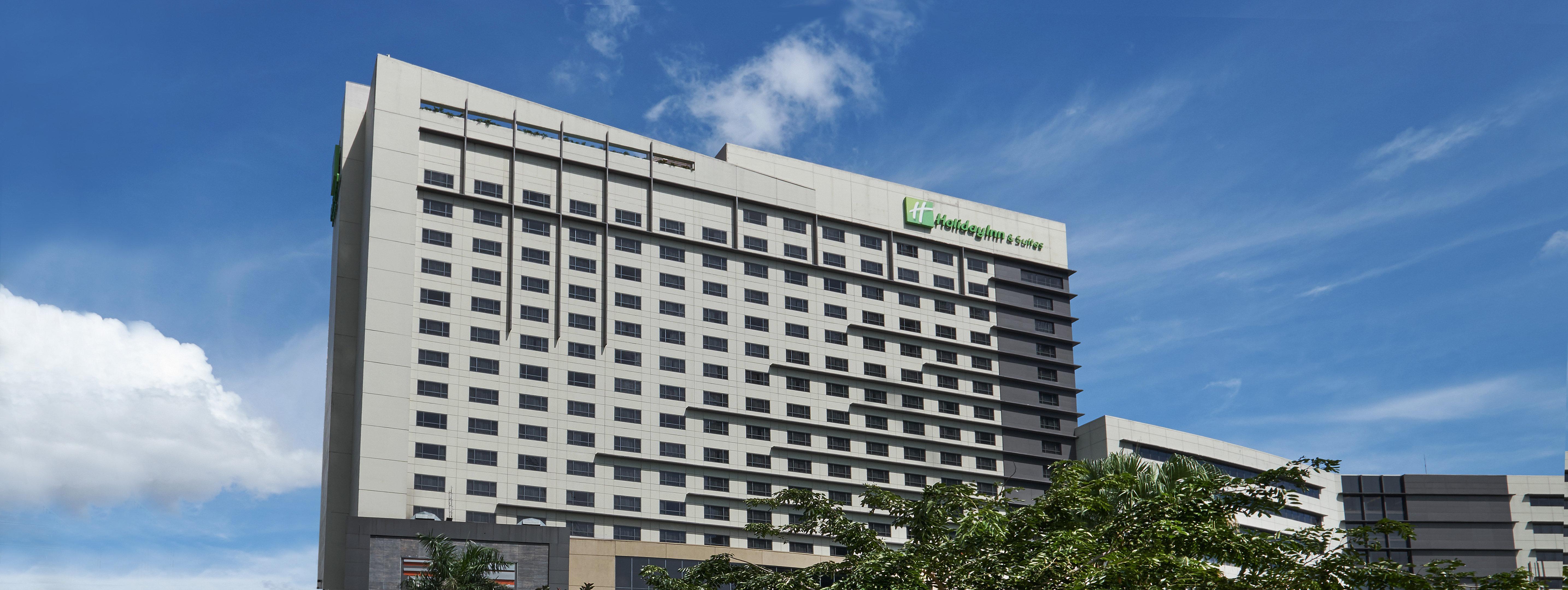 Holiday Inn & Suites Makati By Ihg Makati City Екстериор снимка Holiday Inn Express in Cebu, Philippines