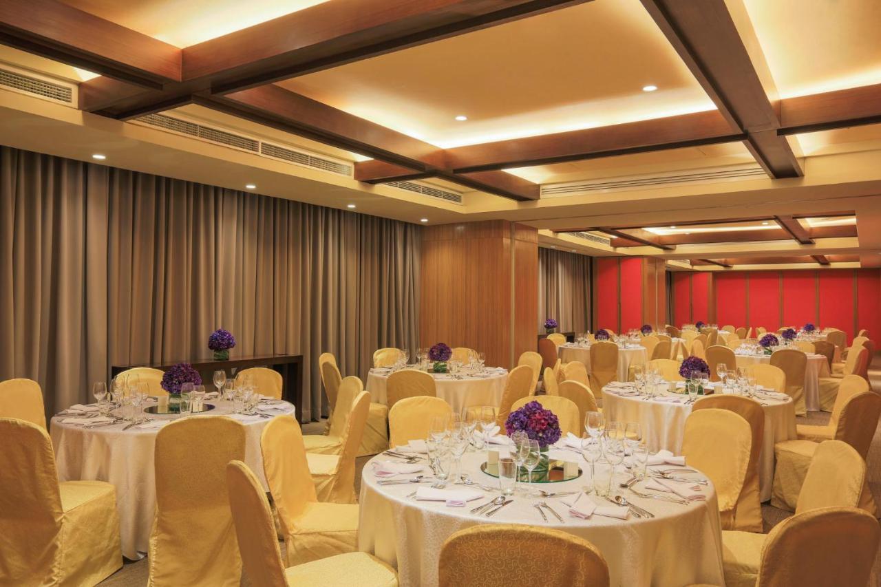Holiday Inn & Suites Makati By Ihg Makati City Екстериор снимка The ballroom
