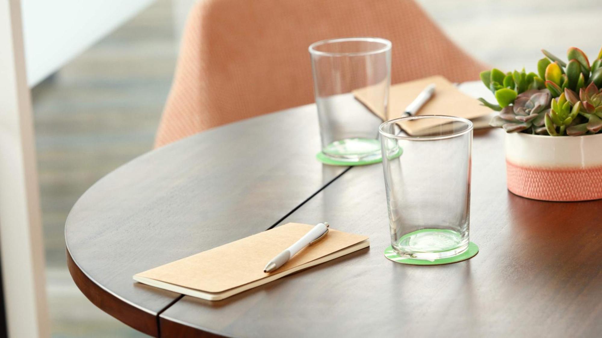 Holiday Inn & Suites Makati By Ihg Makati City Екстериор снимка Drink coasters