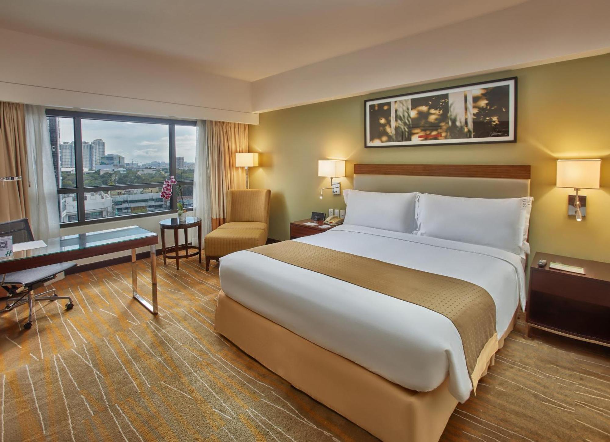 Holiday Inn & Suites Makati By Ihg Makati City Екстериор снимка Deluxe Room