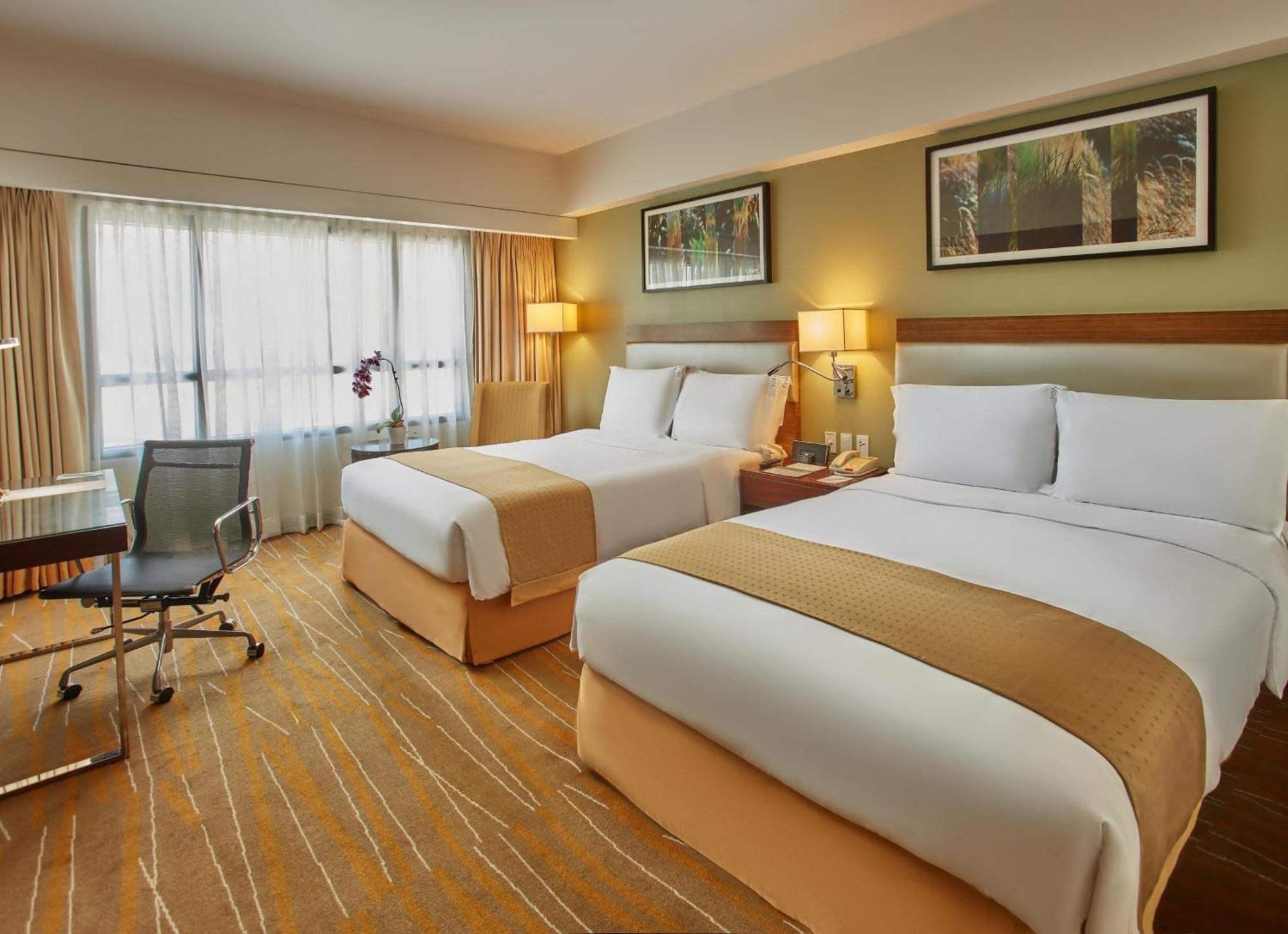 Holiday Inn & Suites Makati By Ihg Makati City Екстериор снимка Deluxe Room
