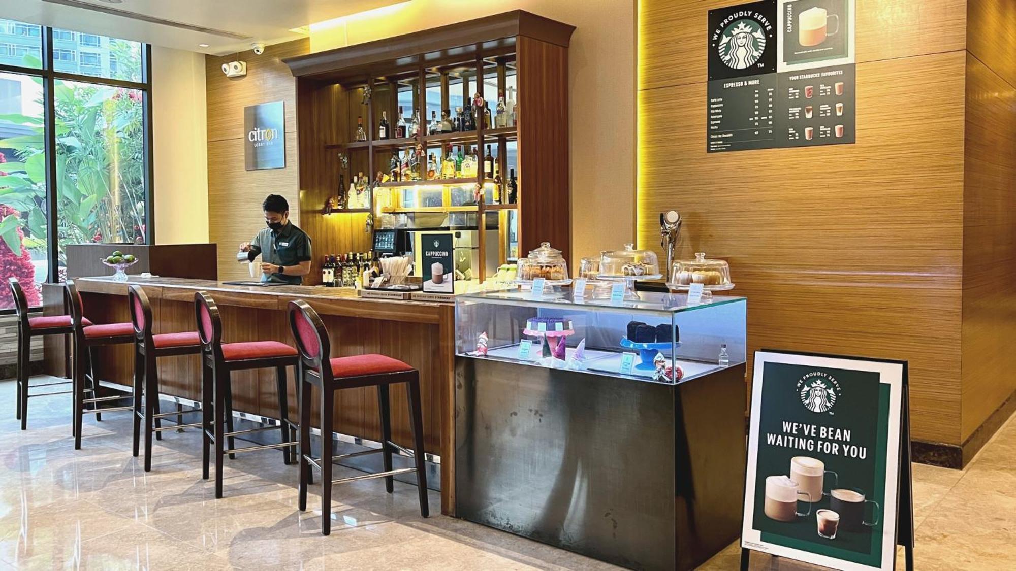 Holiday Inn & Suites Makati By Ihg Makati City Екстериор снимка Starbucks in Hong Kong