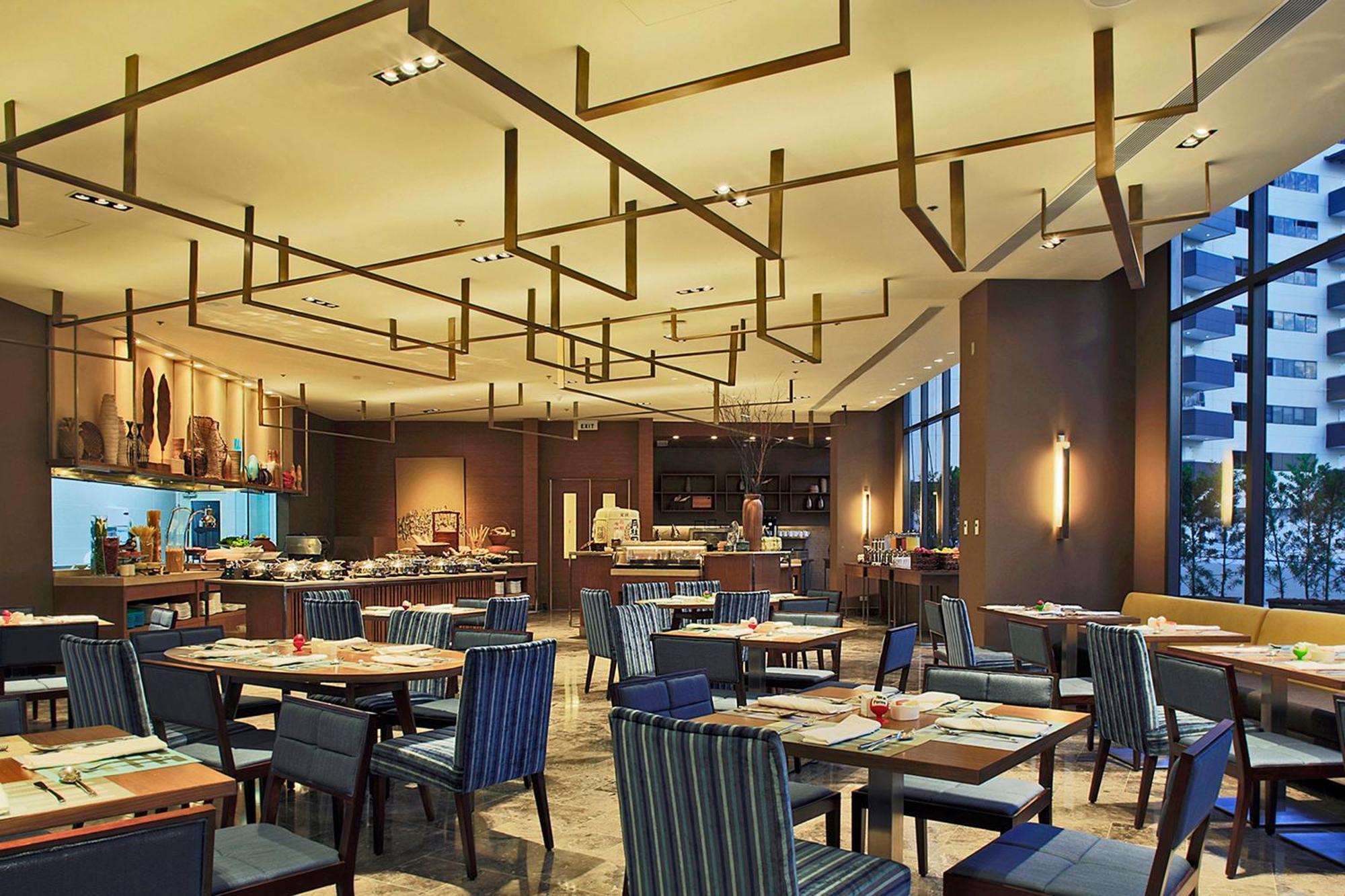 Holiday Inn & Suites Makati By Ihg Makati City Екстериор снимка The restaurant
