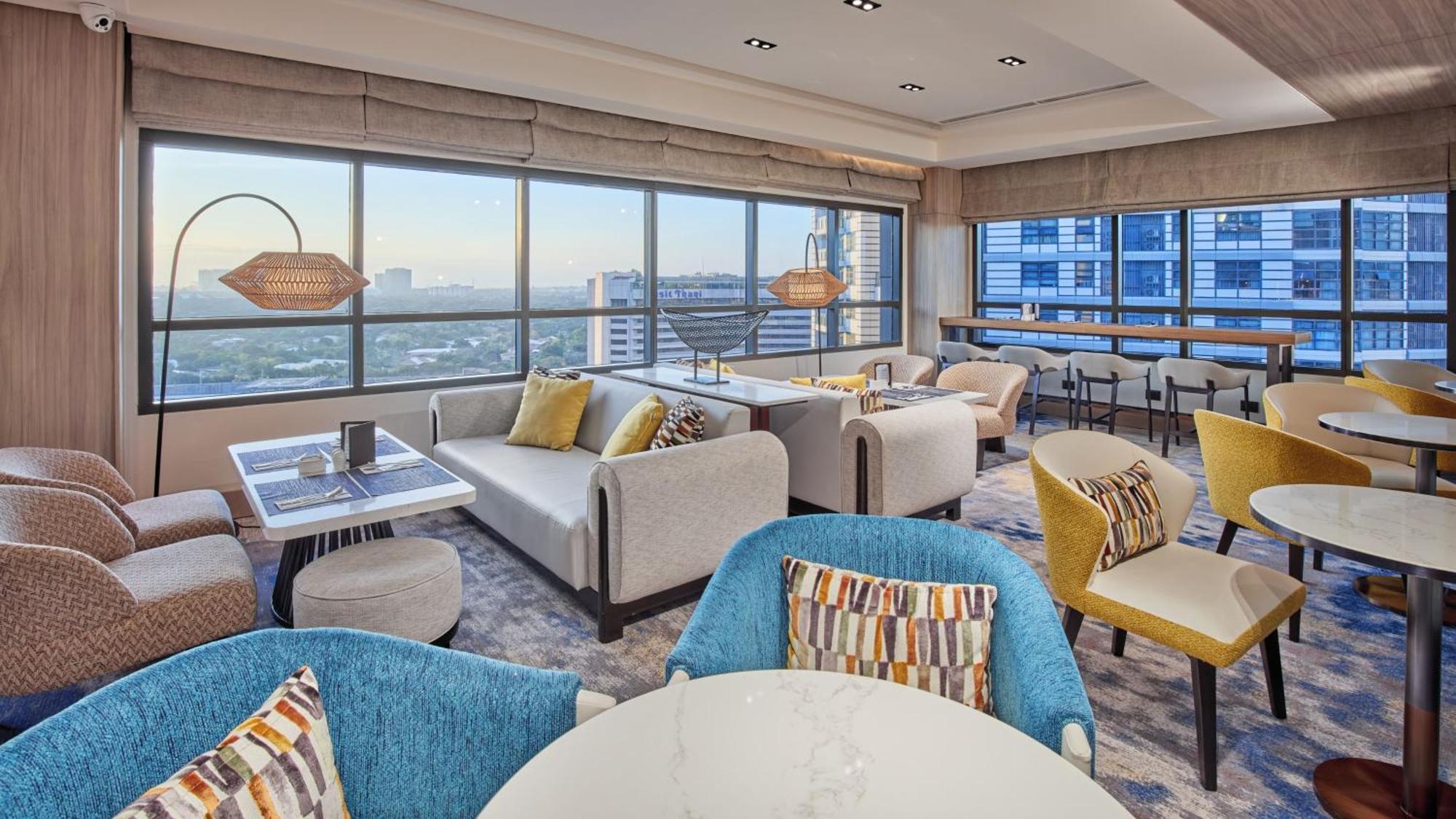 Holiday Inn & Suites Makati By Ihg Makati City Екстериор снимка