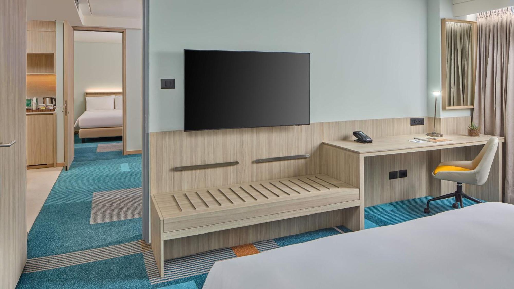 Holiday Inn & Suites Makati By Ihg Makati City Екстериор снимка
