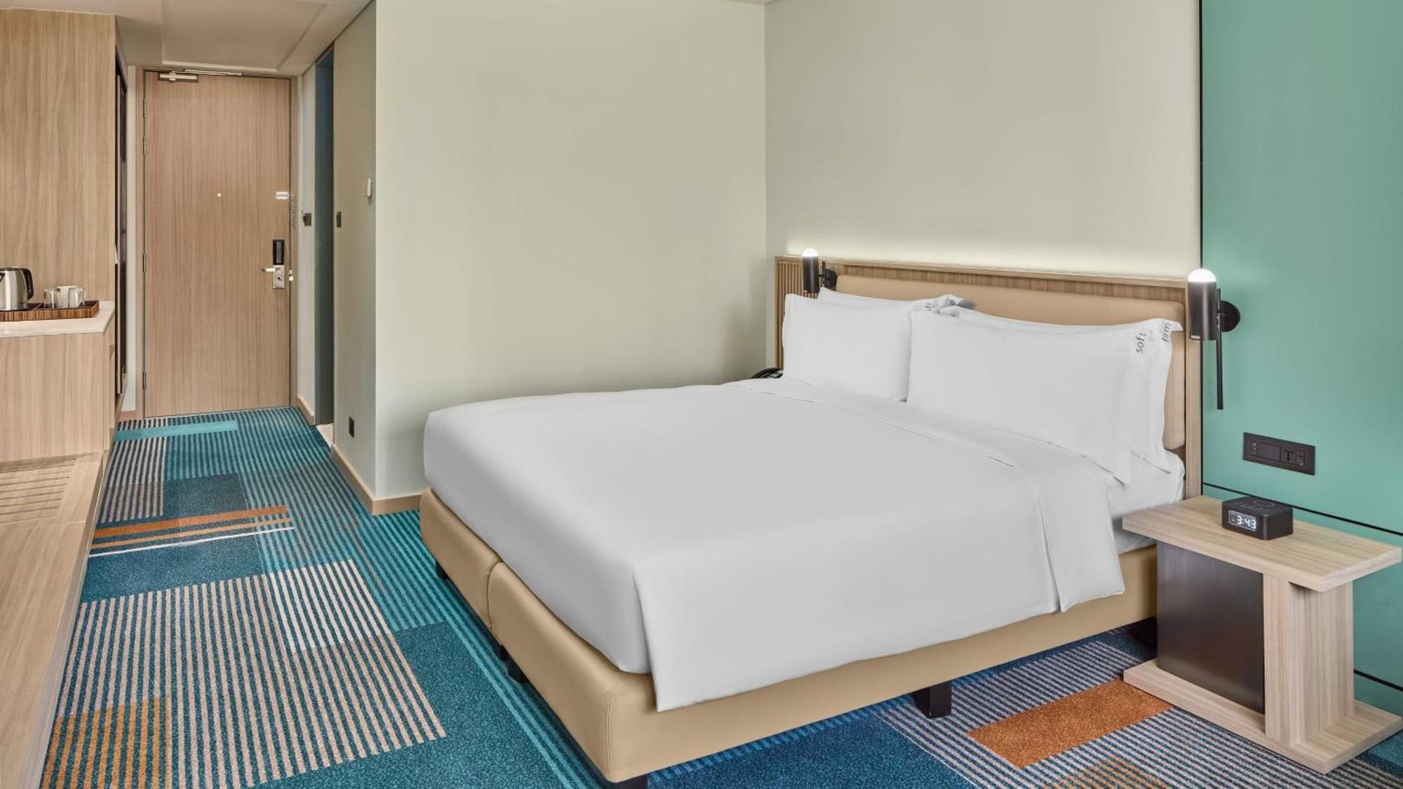 Holiday Inn & Suites Makati By Ihg Makati City Екстериор снимка