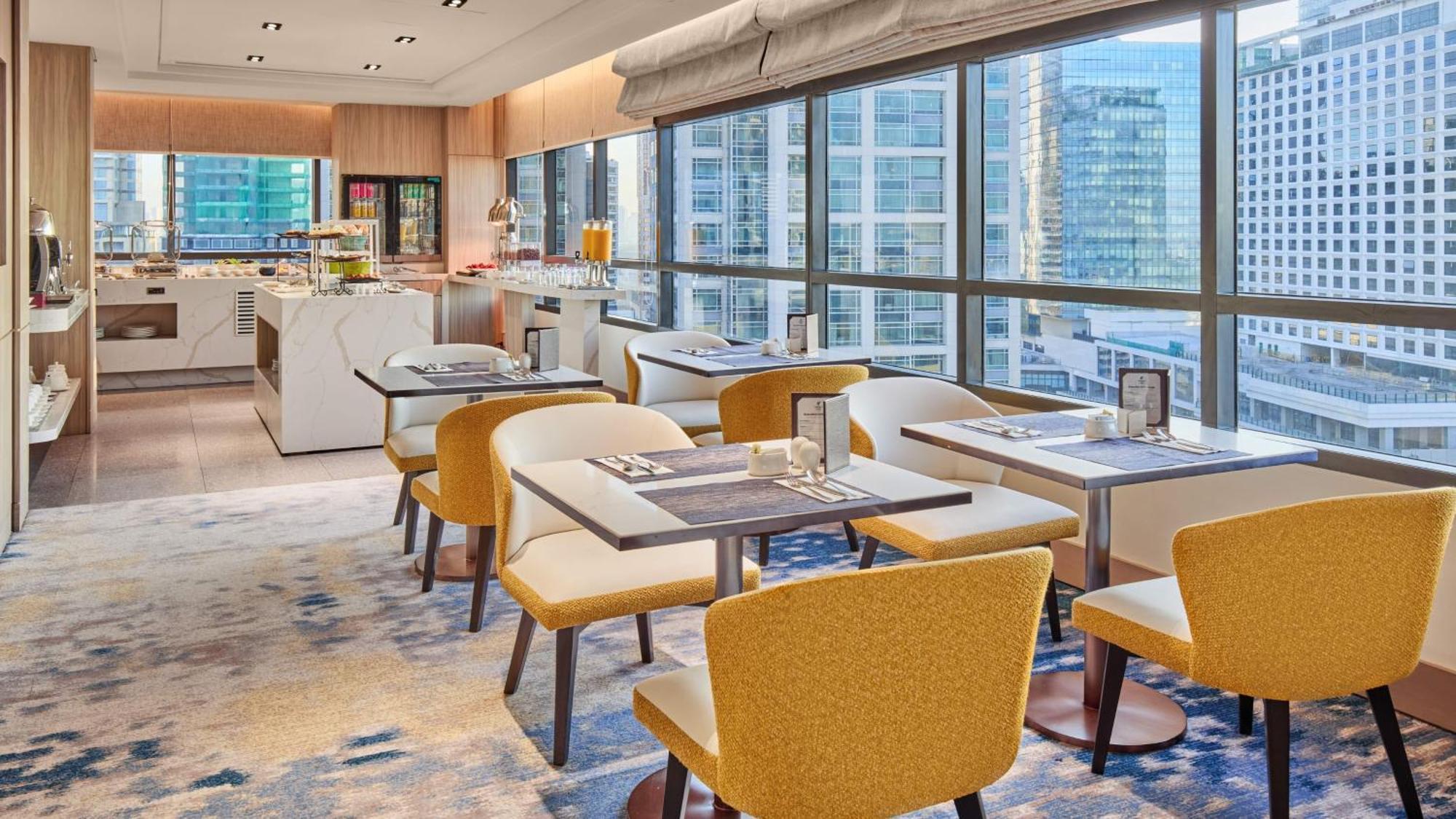 Holiday Inn & Suites Makati By Ihg Makati City Екстериор снимка