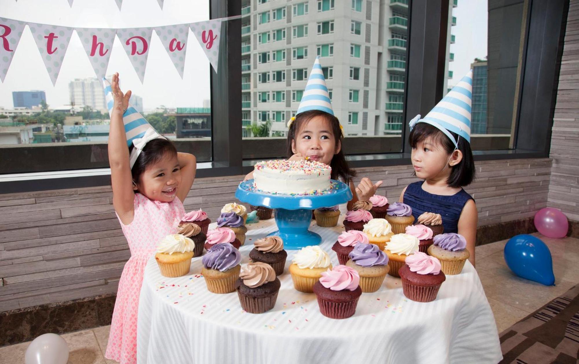 Holiday Inn & Suites Makati By Ihg Makati City Екстериор снимка