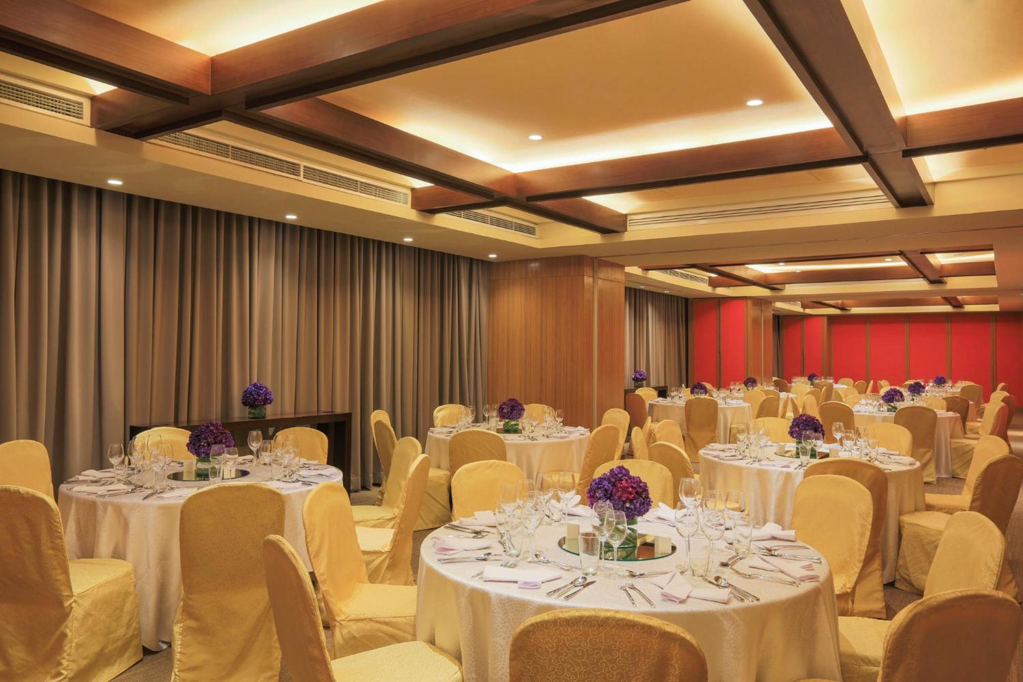 Holiday Inn & Suites Makati By Ihg Makati City Екстериор снимка